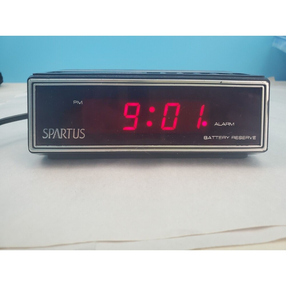 Vintage Spartus Model 1108 Digital Alarm Clock Faux Woodgrain Red LED Retro 80s